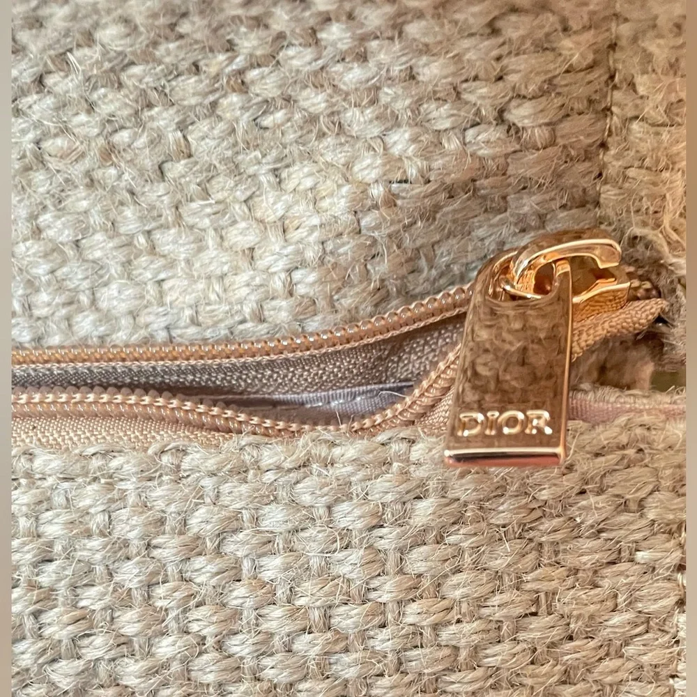 Dior Raffia Clutch with bag with chain strap . NWT.
Box . GWP Item - Picture 8 of 11